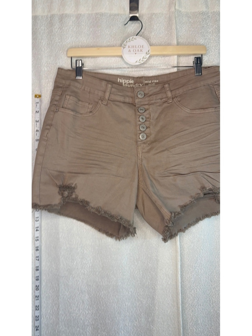 Hippie Laundry Mid Rise Midi Button Front Shorts Size 14